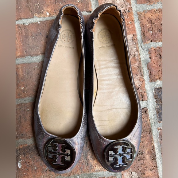Tory Burch Minnie Gunmetal Metallic Iridescent Leather Travel Ballet Flat - Picture 3 of 8